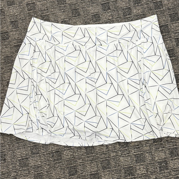 Xersion Pants - Xersion White Skort white Xersion athletic skort with a geometric‎ pattern. Xxl